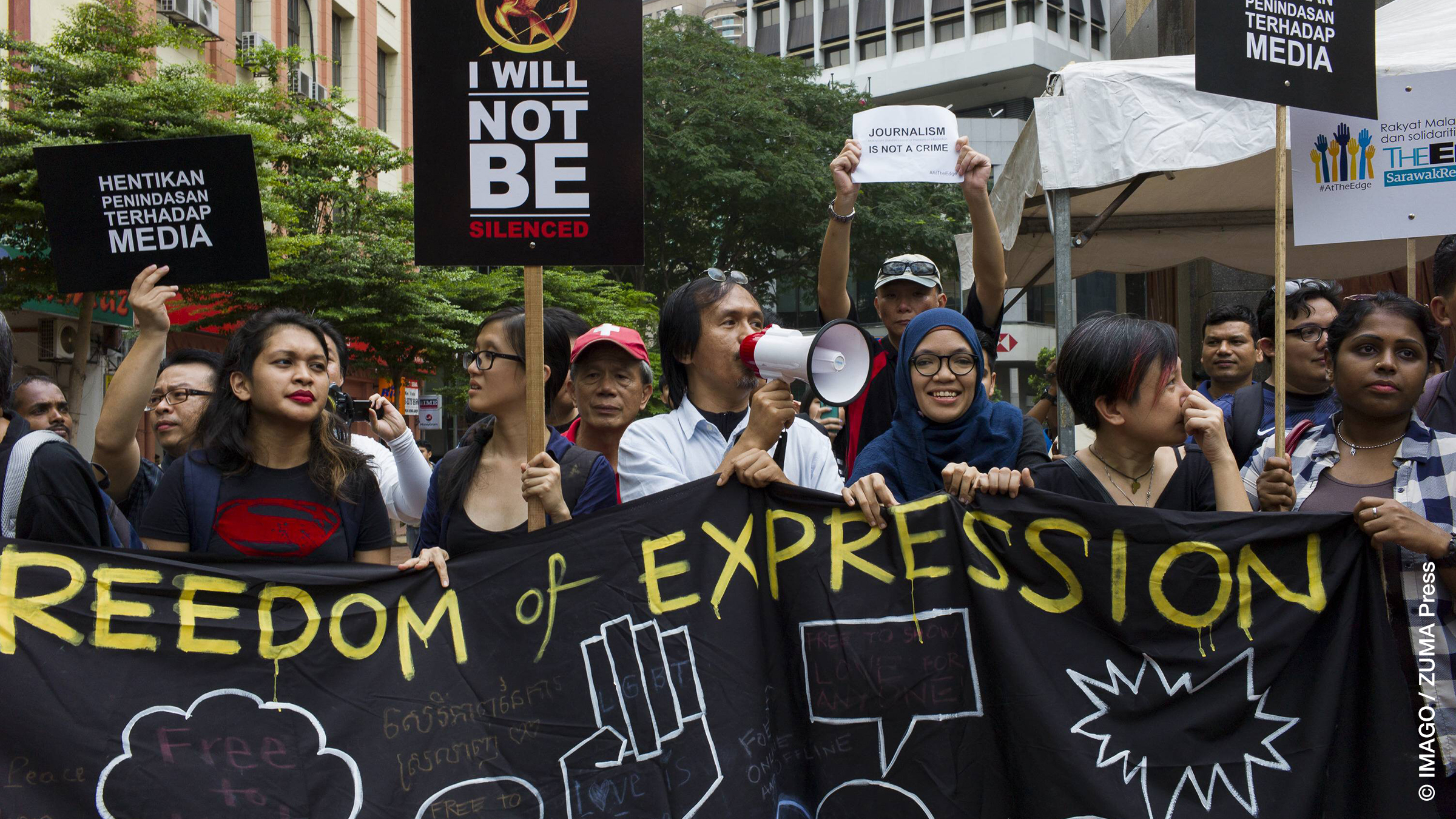 Aug. 8, 2015 - Kuala Lumpur, Malaysia - Journalists were joined by activists, lawyers, politicians and members of the public in a demonstration and rally on the streets