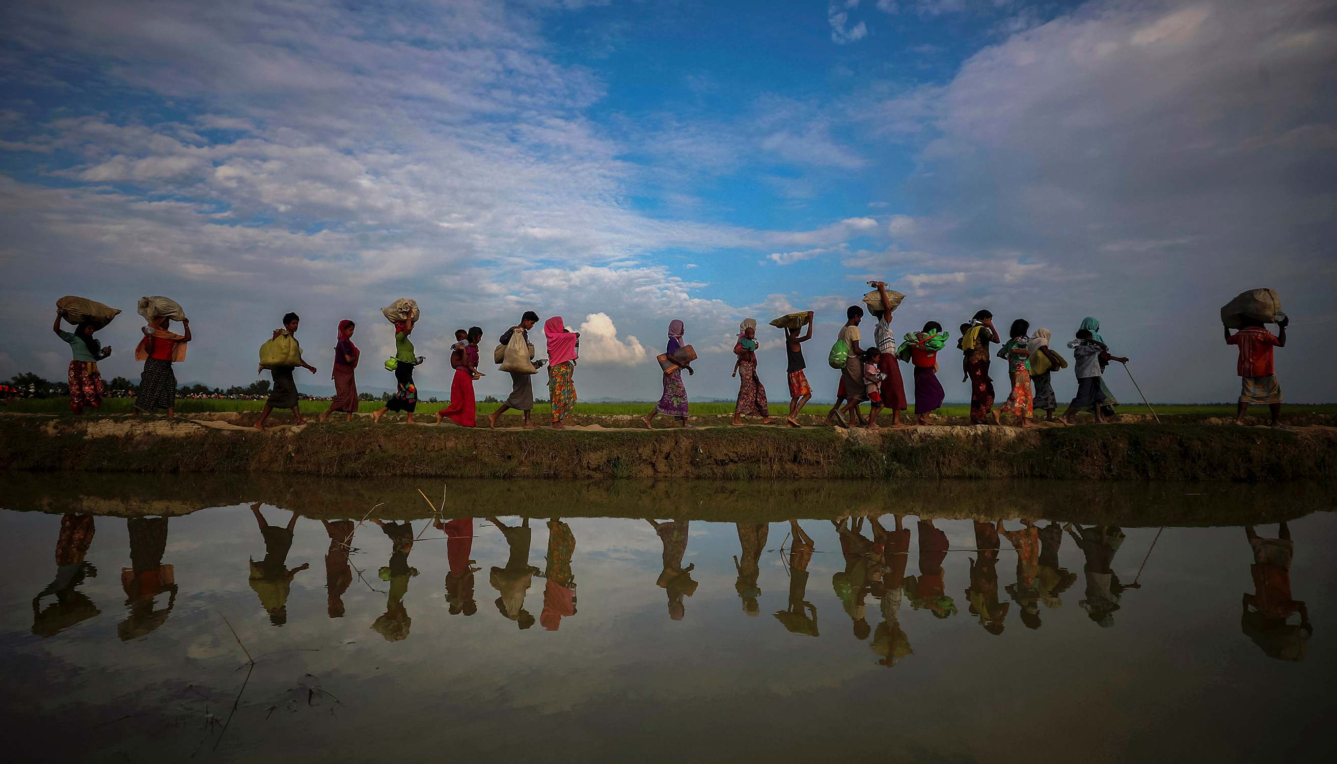 Rohingya refugees fleeing Myanmar Bangladesh