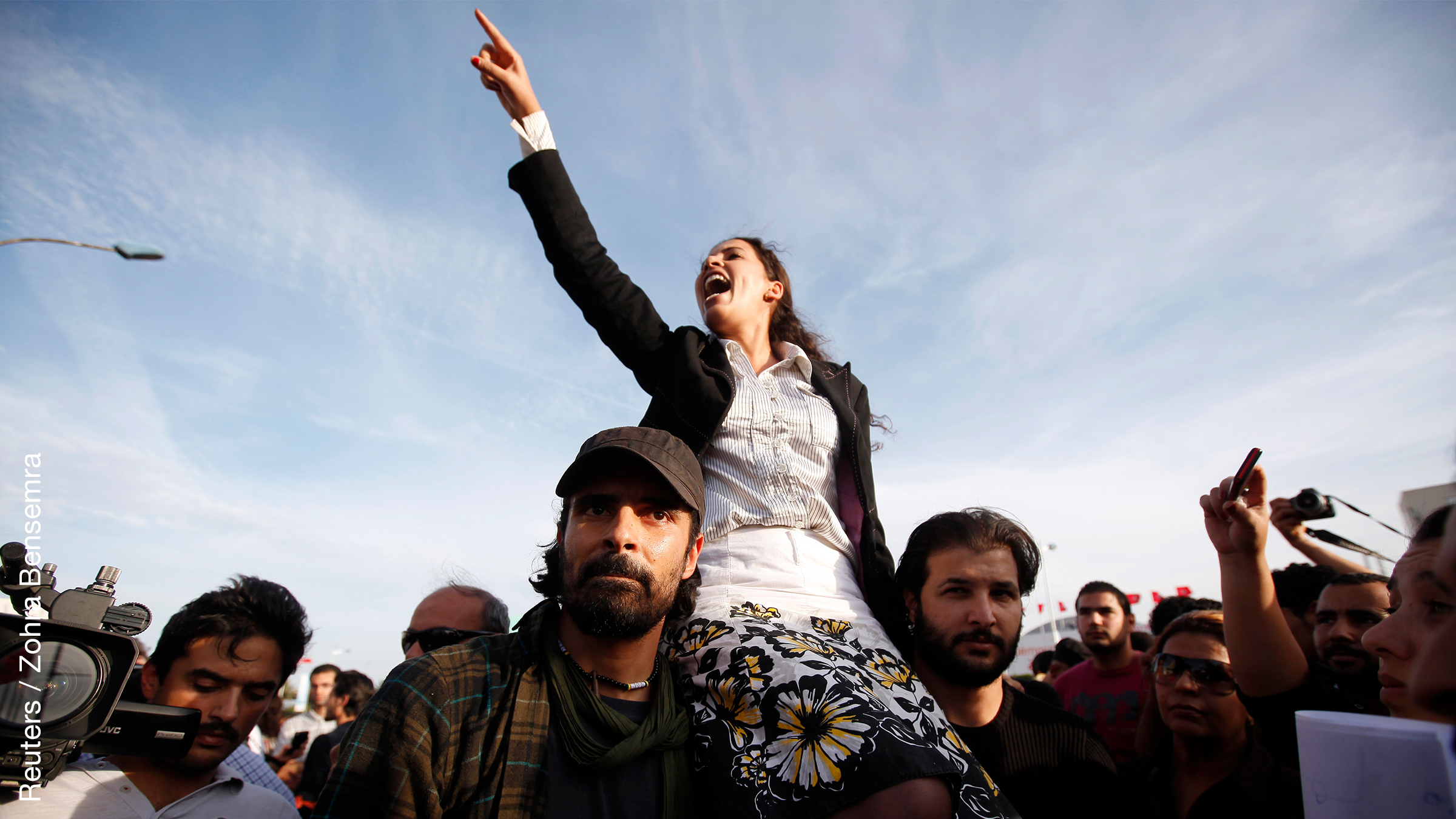 Eine Demonstrantin schreit während eines Protestes gegen die islamistische Ennahda-Bewegung in Tunis